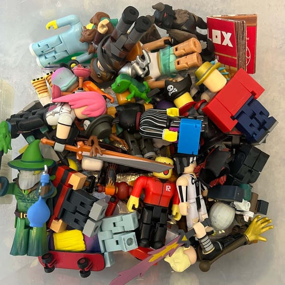 Roblox large lot of figurine toys - Picture 15 of 15